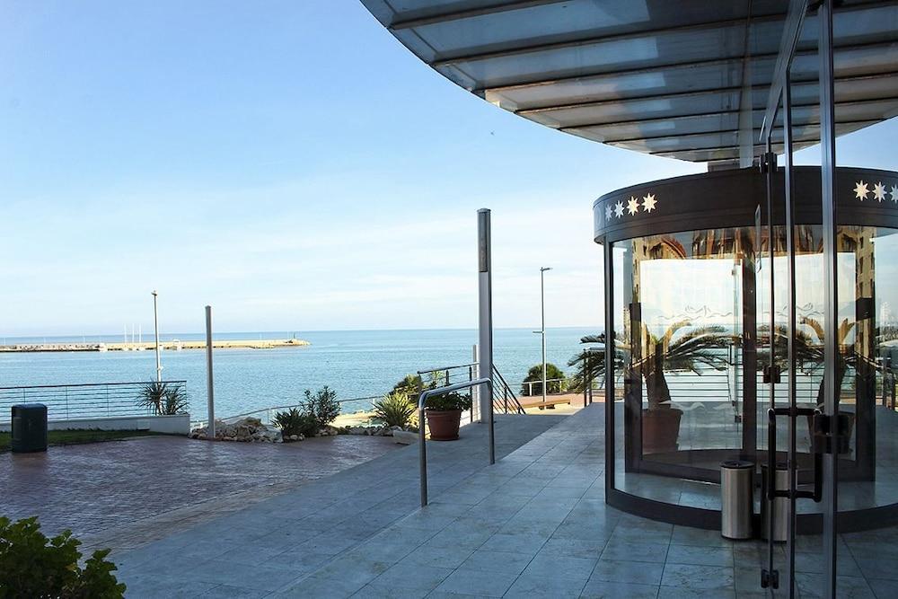Flamingo Hotel 4*